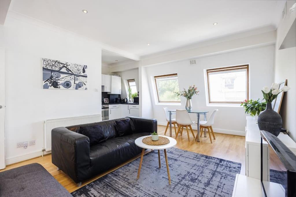 Spacious West - Great Location Apartment London