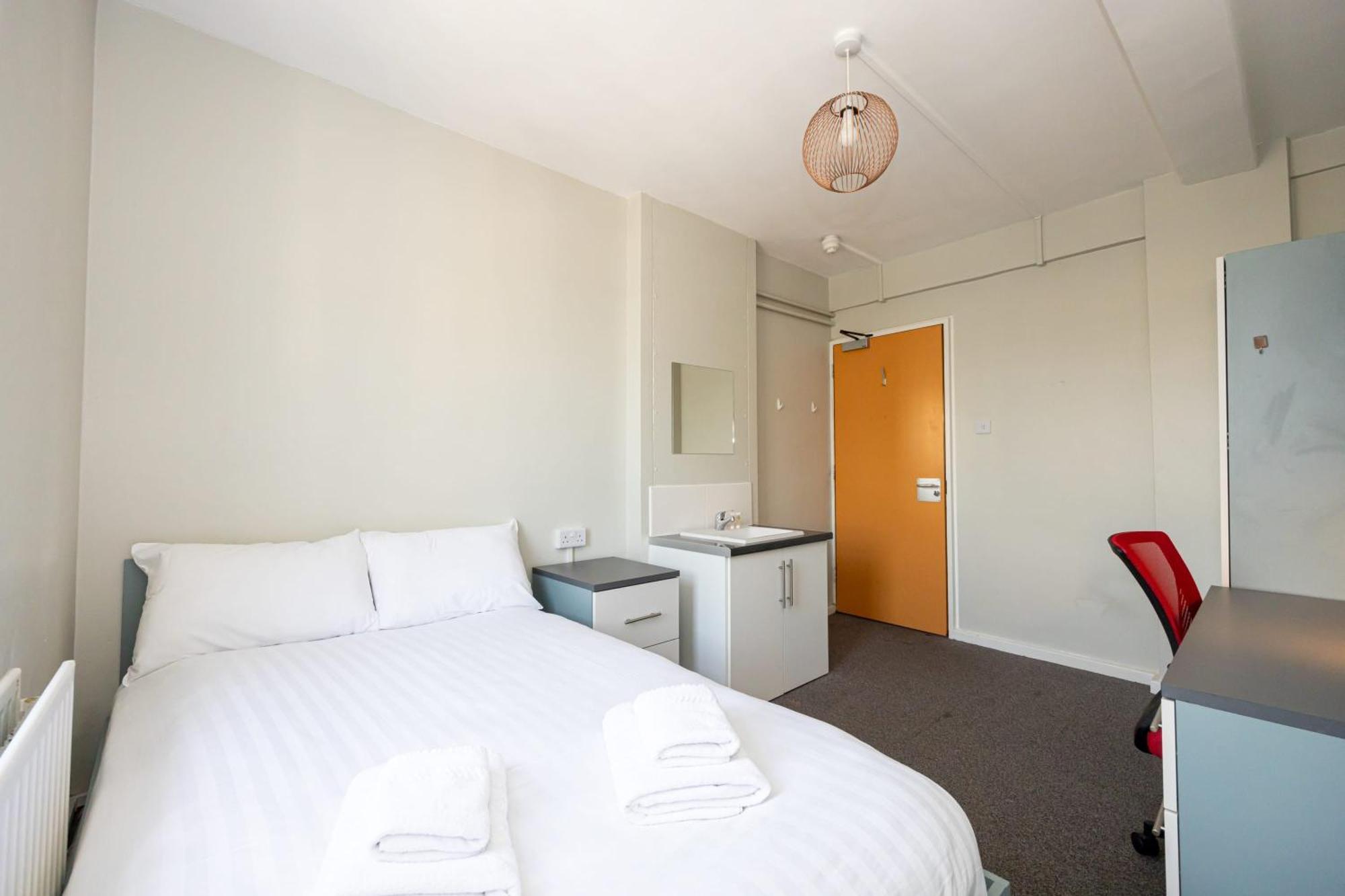 Spacious With Shared Facilities London