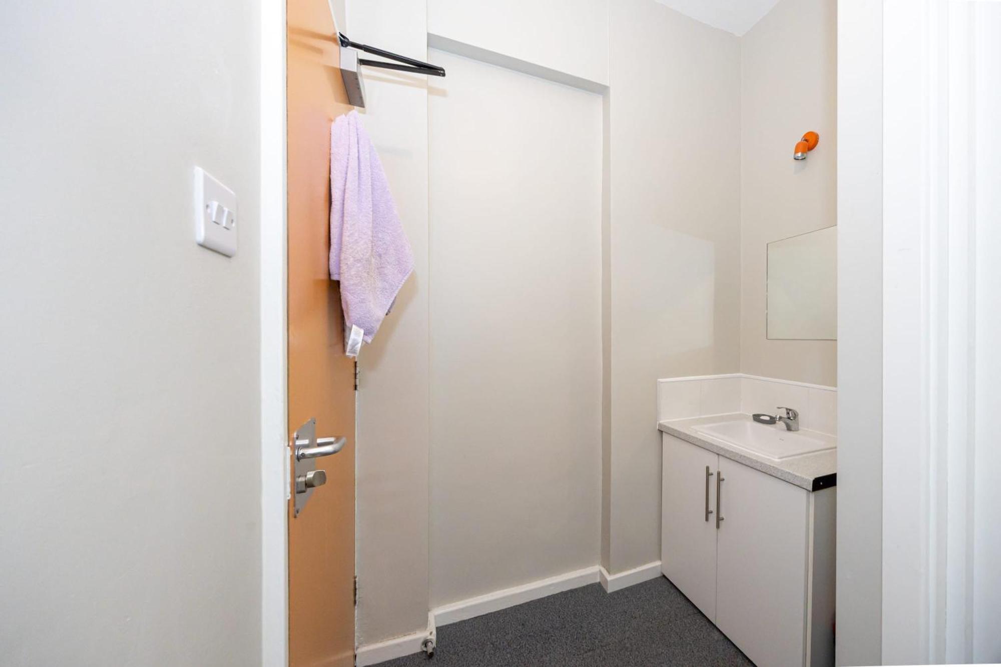 Spacious With Shared Facilities *