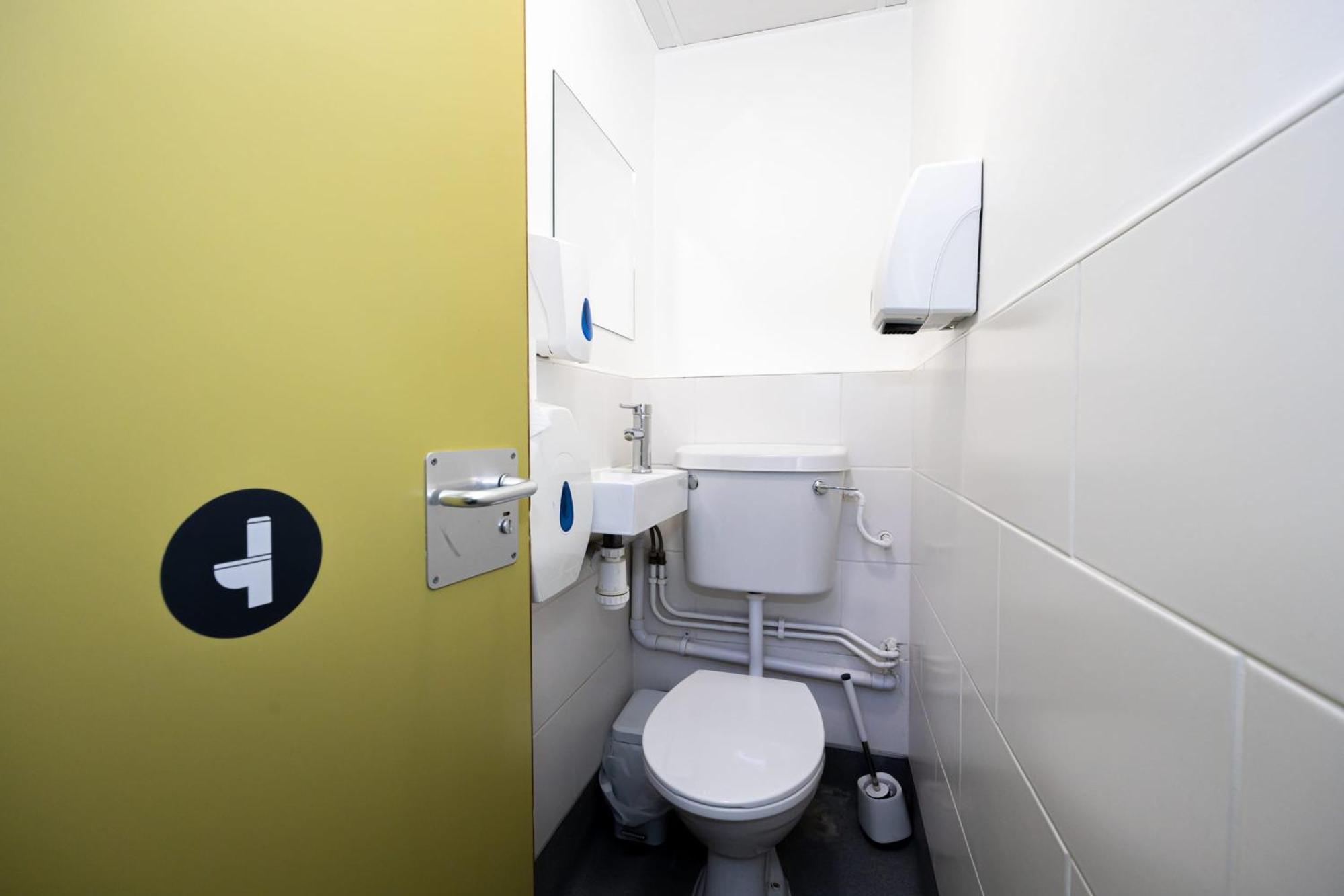 Spacious With Shared Facilities *