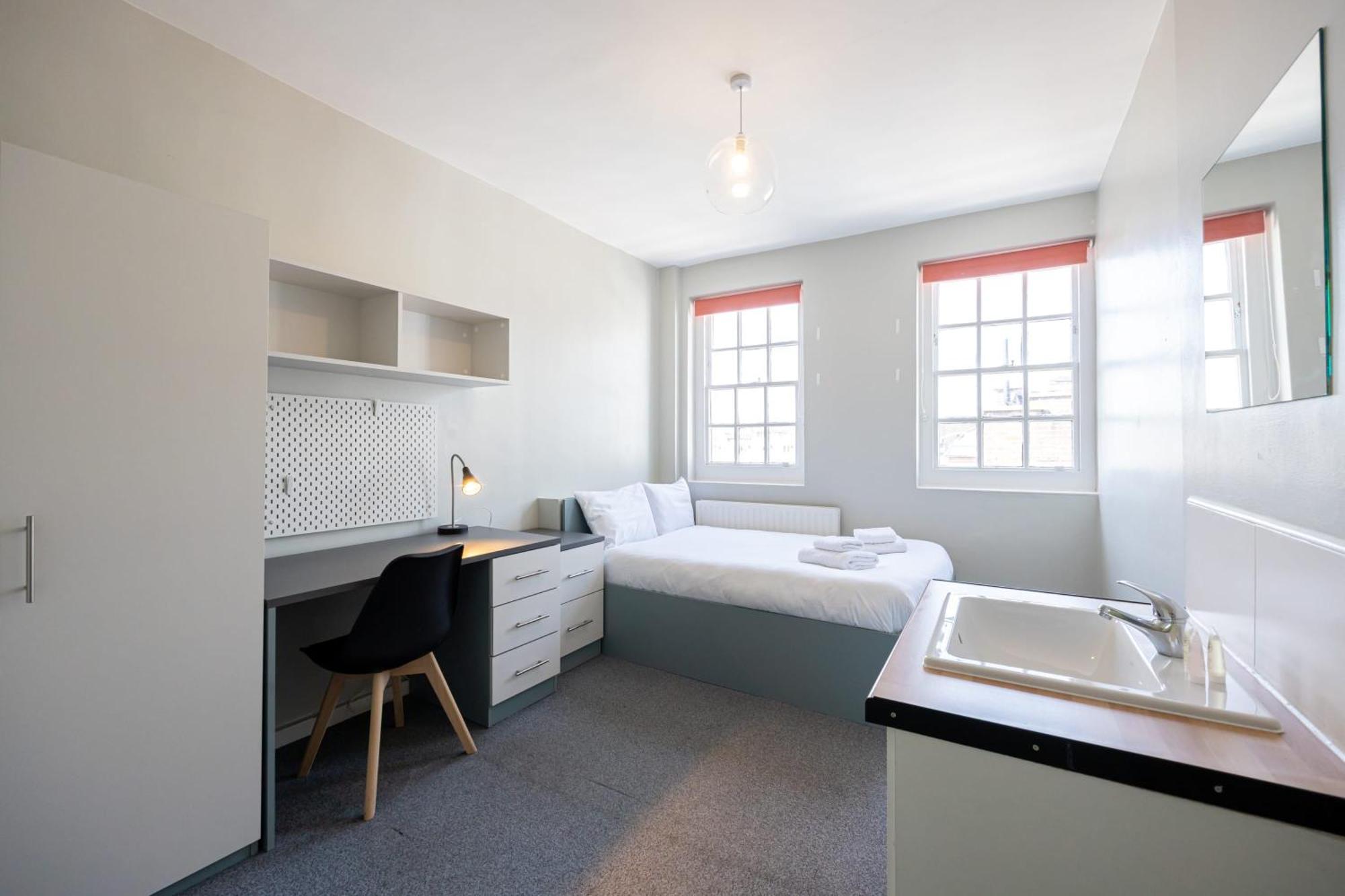 Spacious With Shared Facilities *