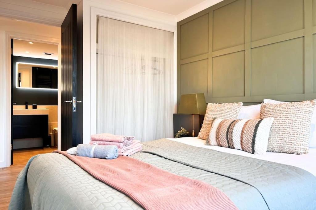 The View - Kensington Apartment *