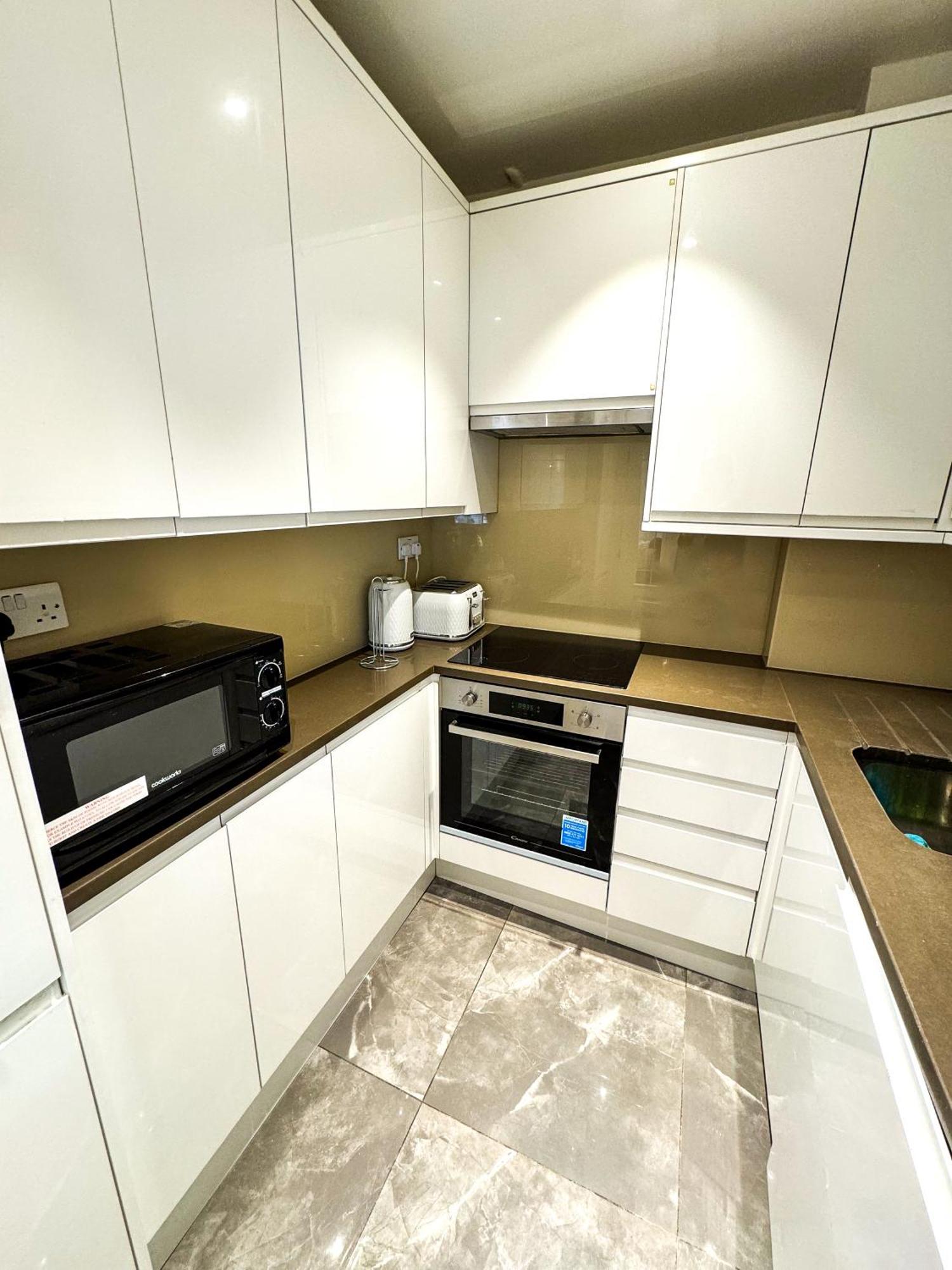 Hyde Park Corner Spacious 2 Bedroom Appartement *