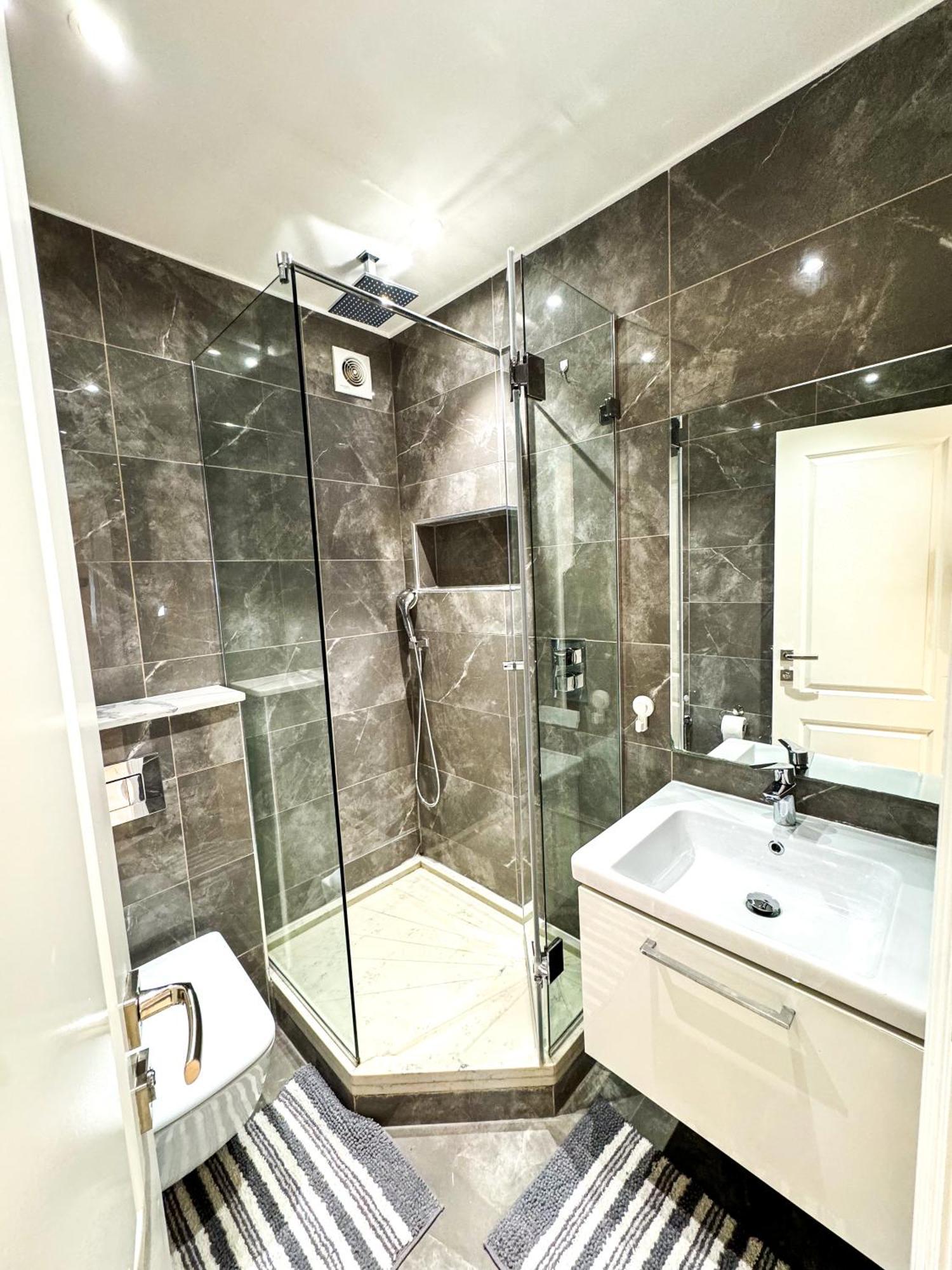 Hyde Park Corner Spacious 2 Bedroom Appartement *