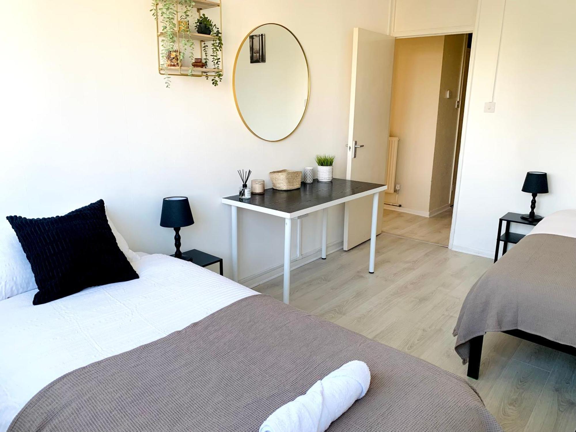 Appartement Poplar - Sleep 4-5 - Ideal For Business Travellers & Contractors - Near Canary Wharf And Dlr Station - Parking Tickets Available On Request
