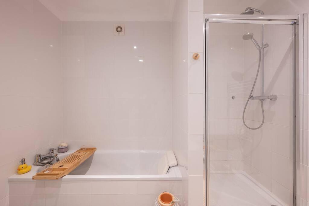 4 Bedroom House With Gym - Behind V&a Museum Hébergement de vacances Londres