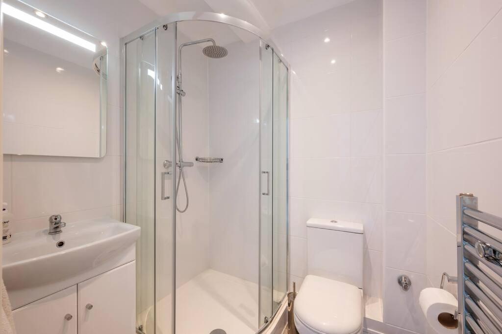 4 Bedroom House With Gym - Behind V&a Museum * Londen