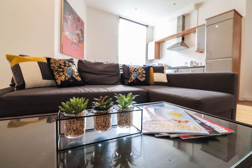 Appartement Spacious 2 Bed Flat With Parking -10mins From Londres