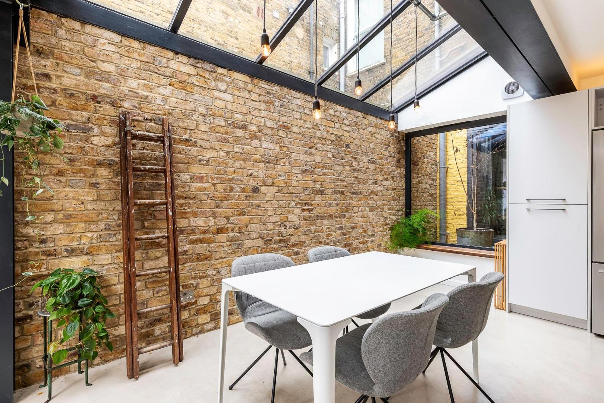 Spacious And Charming Brixton Appartement