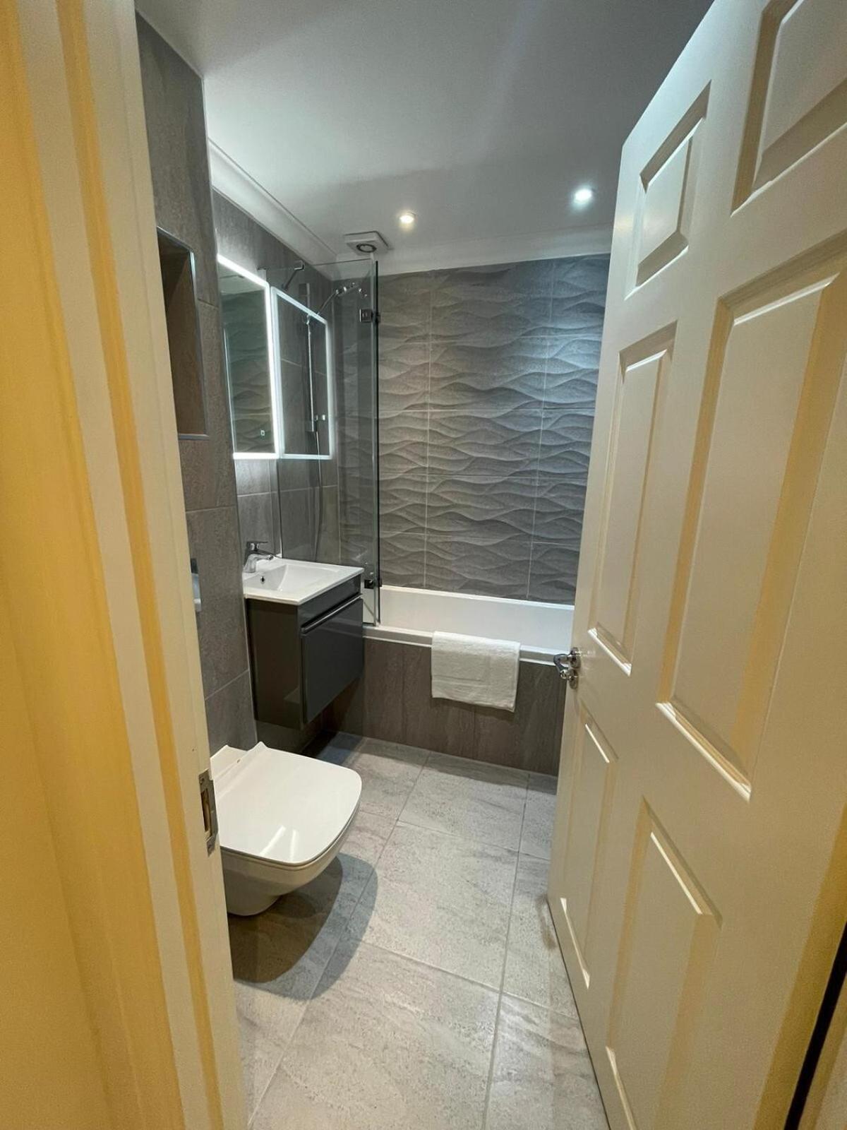 St Paul's Apartment *