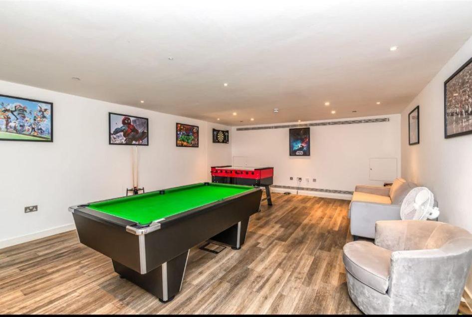 Luxury 1 Bed In Tower Hill Apartment *
