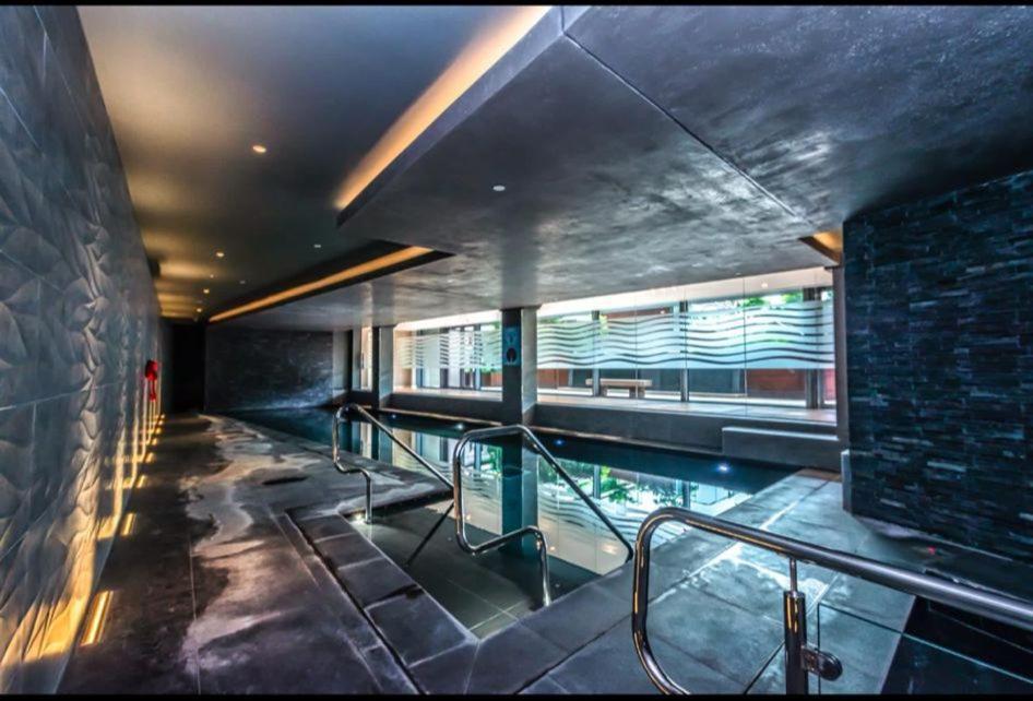 Luxury 1 Bed In Tower Hill Apartment