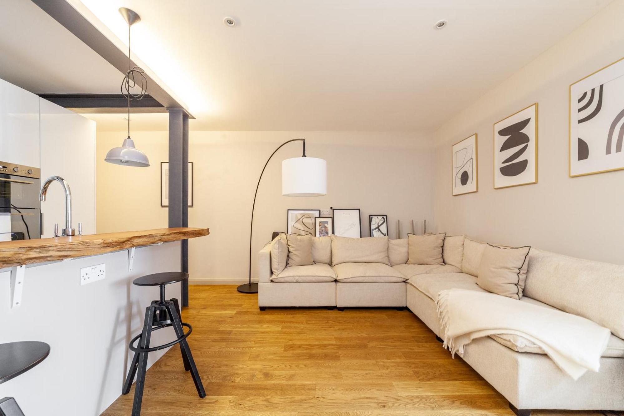 Stylish & Central 2-bed, 2-bath In Notting Hill Apartment London