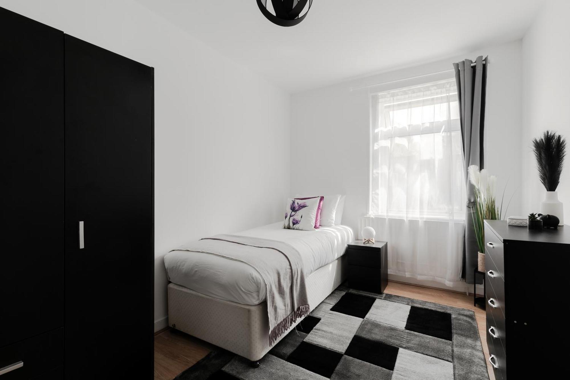 Beautiful 4-bed House With Garden In Londres
