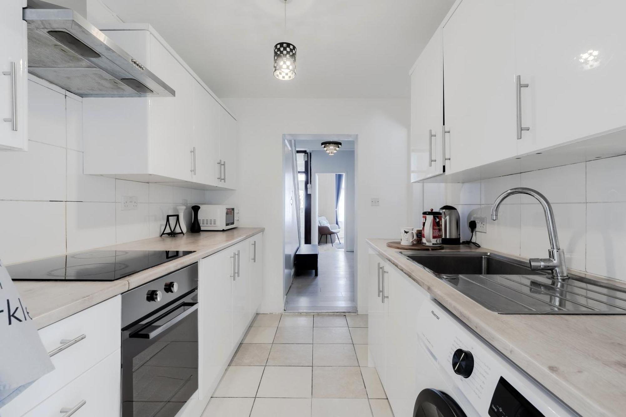 Beautiful 4-bed House With Garden In * Londres