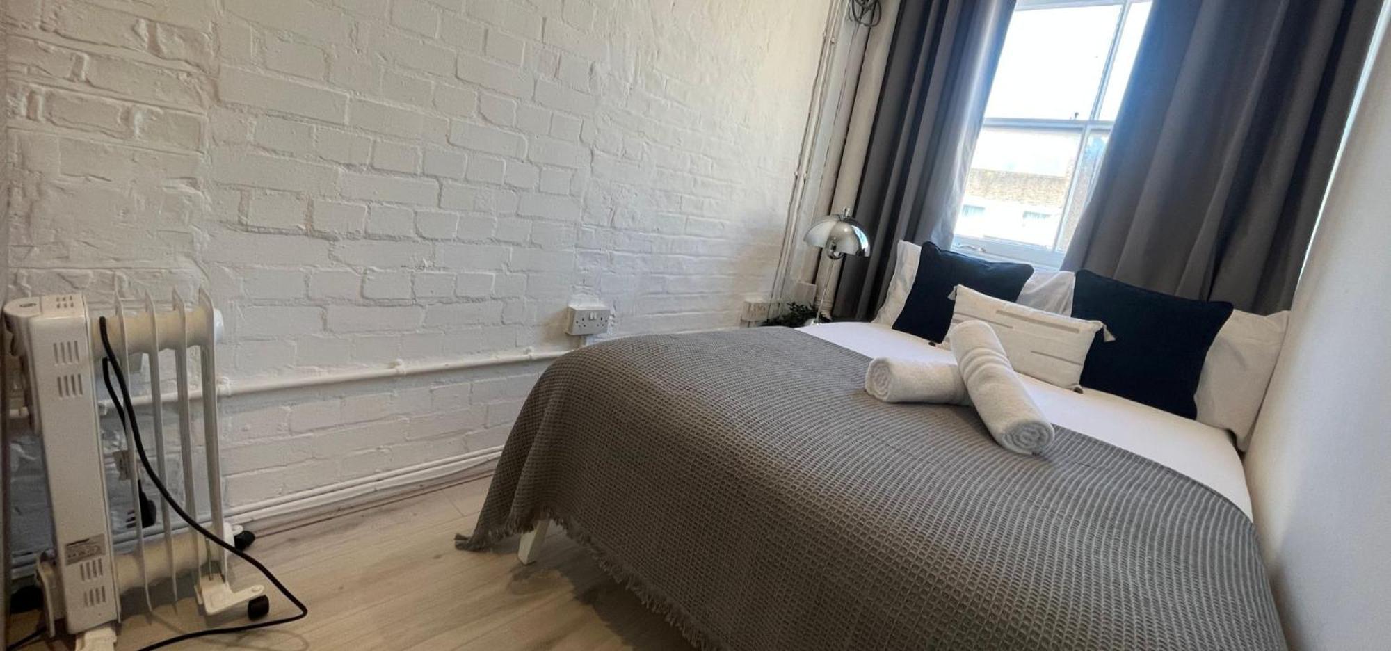 Nifty 2 Bedroom Flat In Goswell Rd * Londen