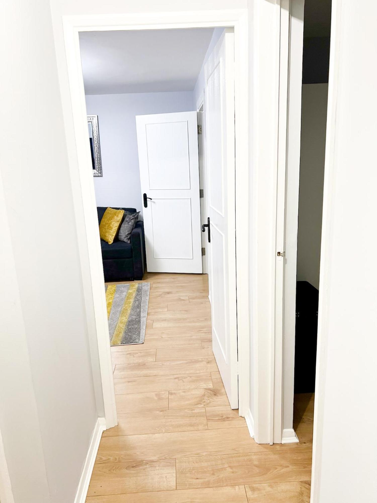 Beautiful In Beckton With Private Entrance And Garden Apartamento