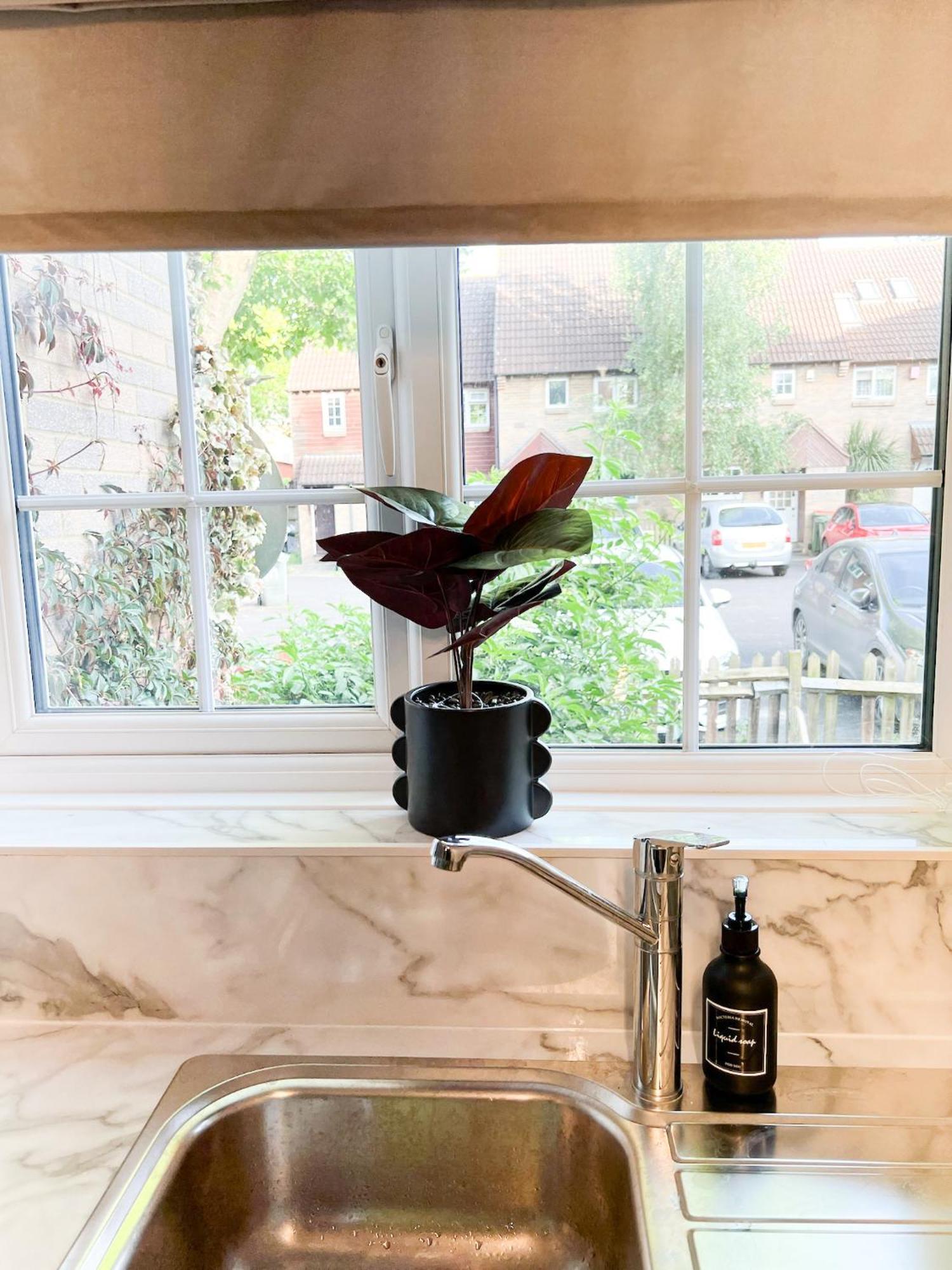 Beautiful In Beckton With Private Entrance And Garden Apartamento