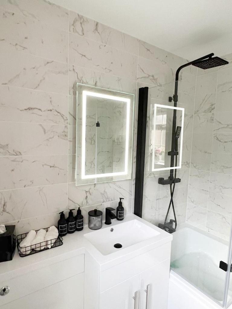 Beautiful In Beckton With Private Entrance And Garden Apartamento