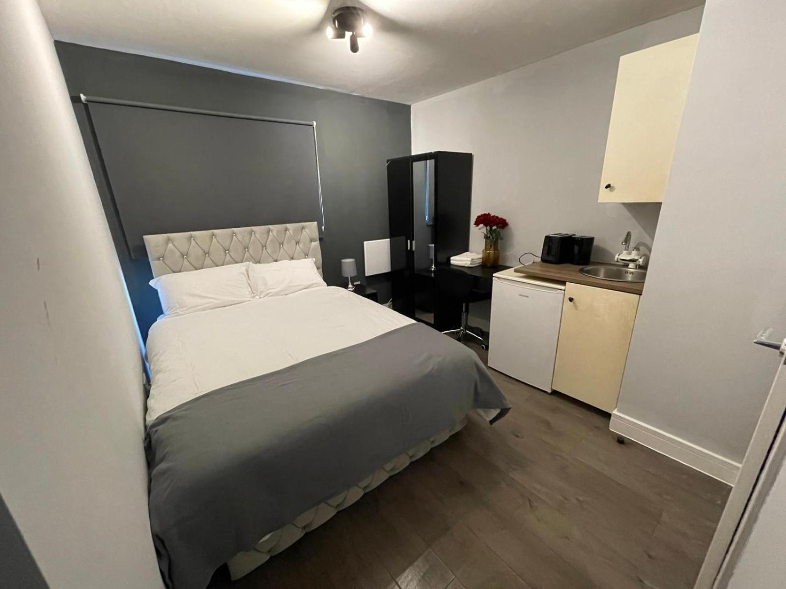 Letzi Private En-suite Near Wembley Homestay *