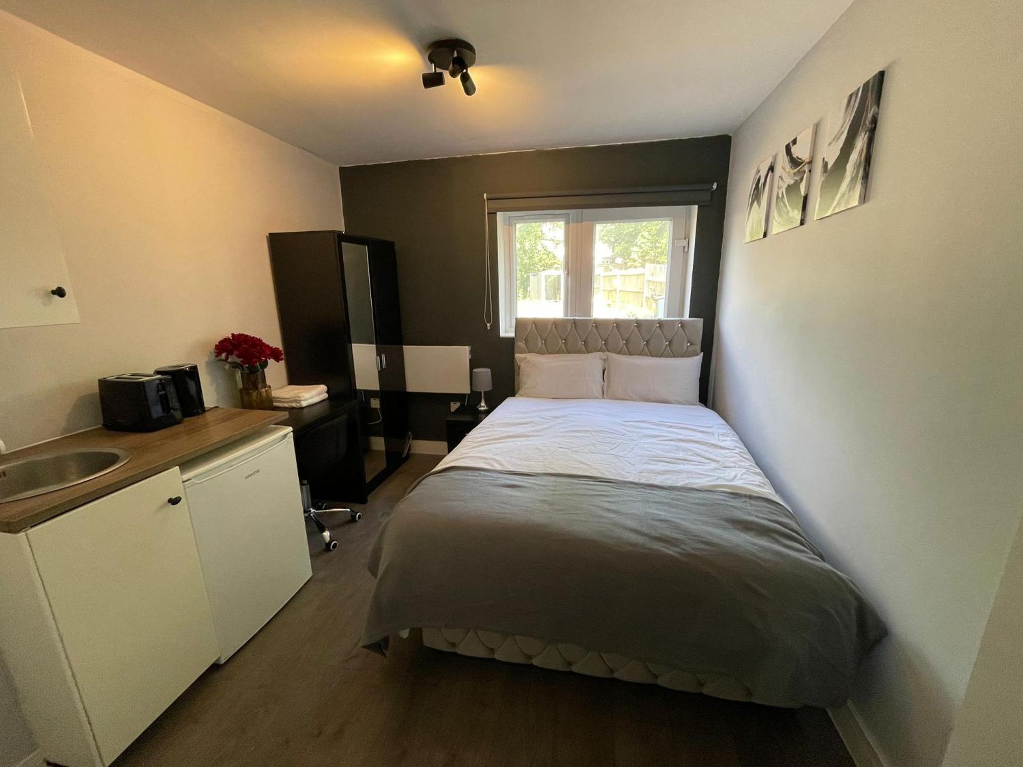 Letzi Private En-suite Near Wembley *