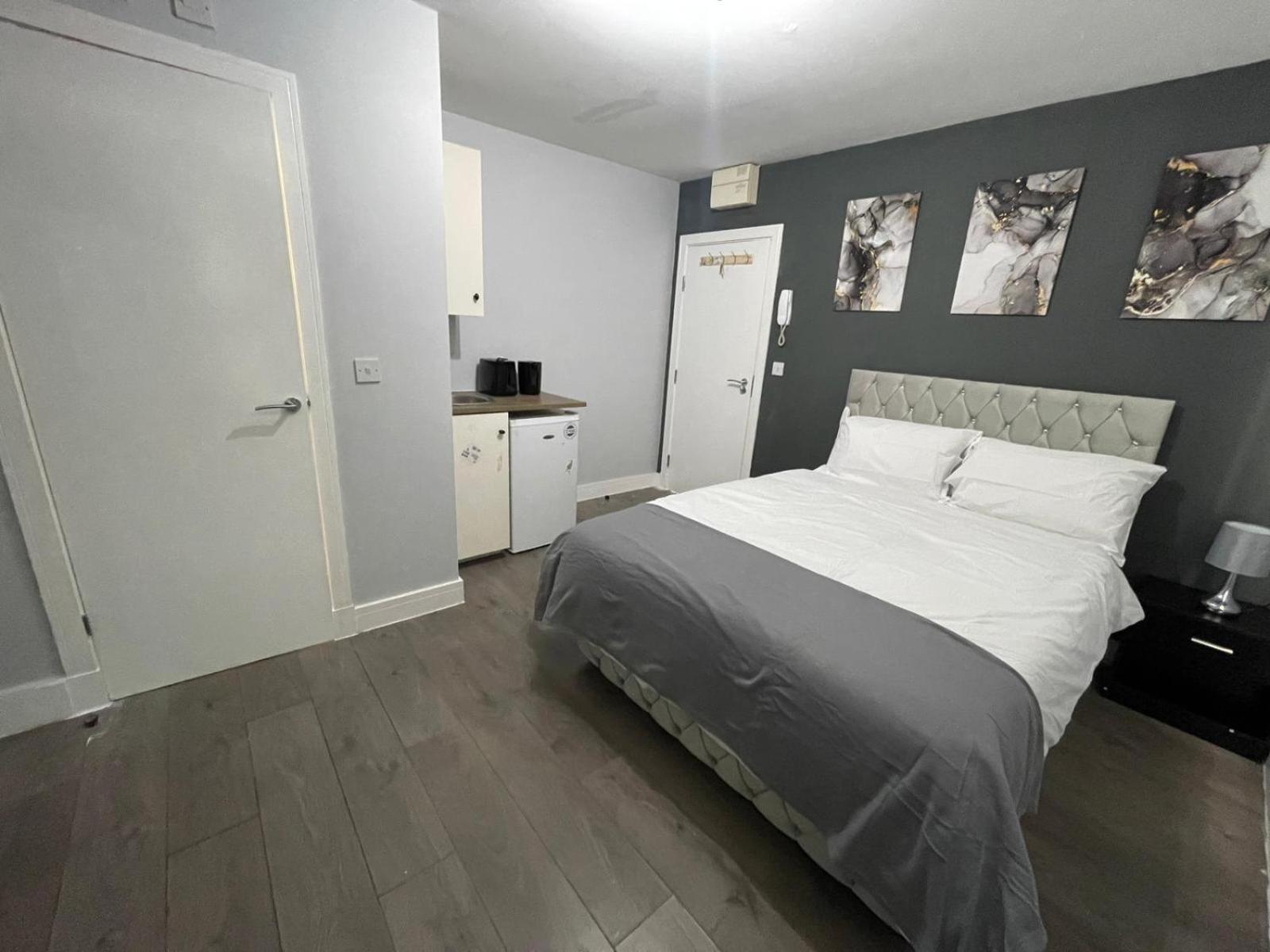 Letzi Private En-suite Near Wembley *