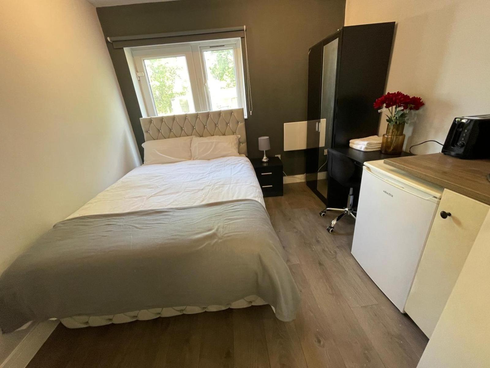Letzi Private En-suite Near Wembley * London