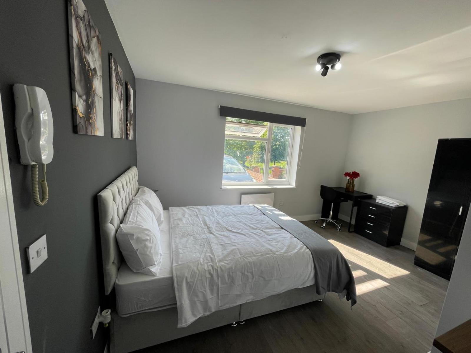 Letzi Private En-suite Near Wembley Homestay