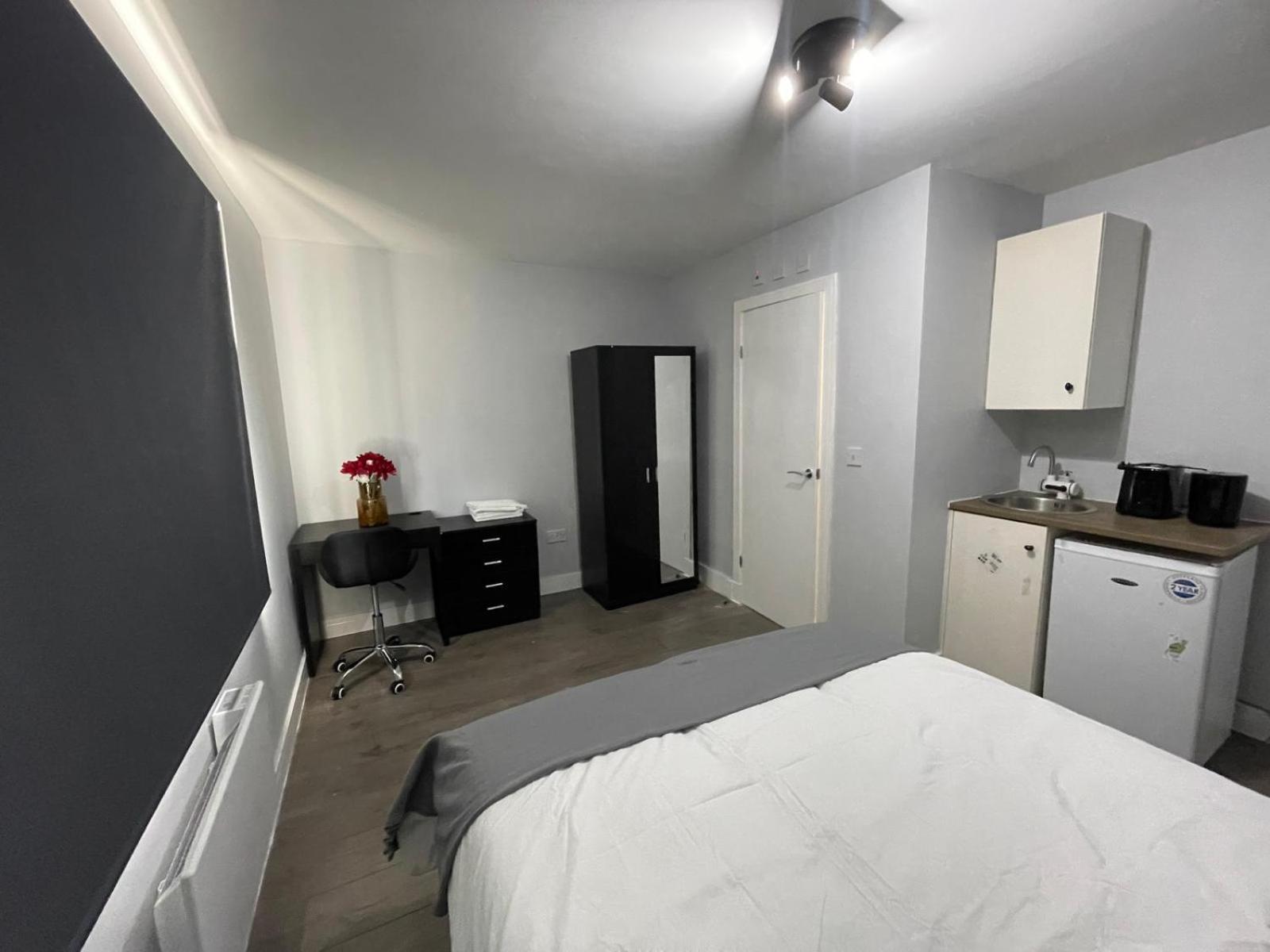 Homestay Letzi Private En-suite Near Wembley London