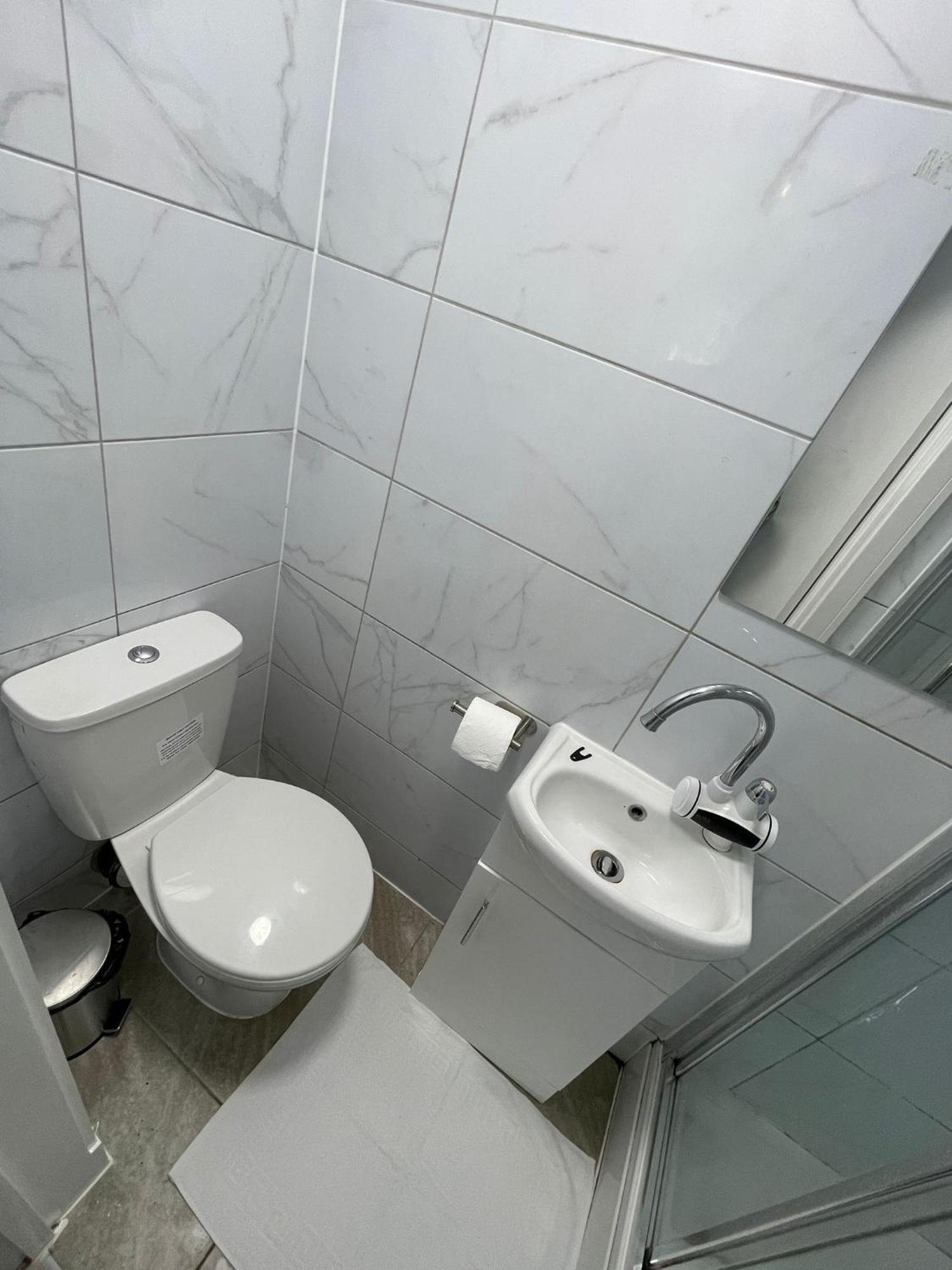 Homestay Letzi Private En-suite Near Wembley