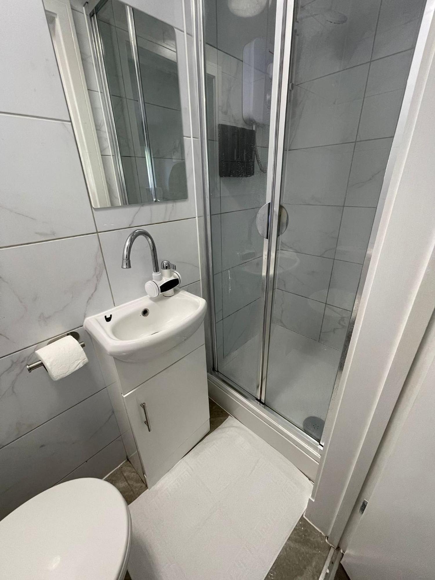 Letzi Private En-suite Near Wembley