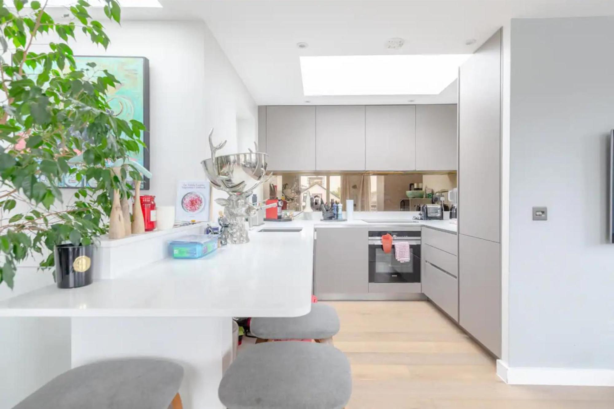 Sleek & Spacious 2bd Flat - Clapham Appartement