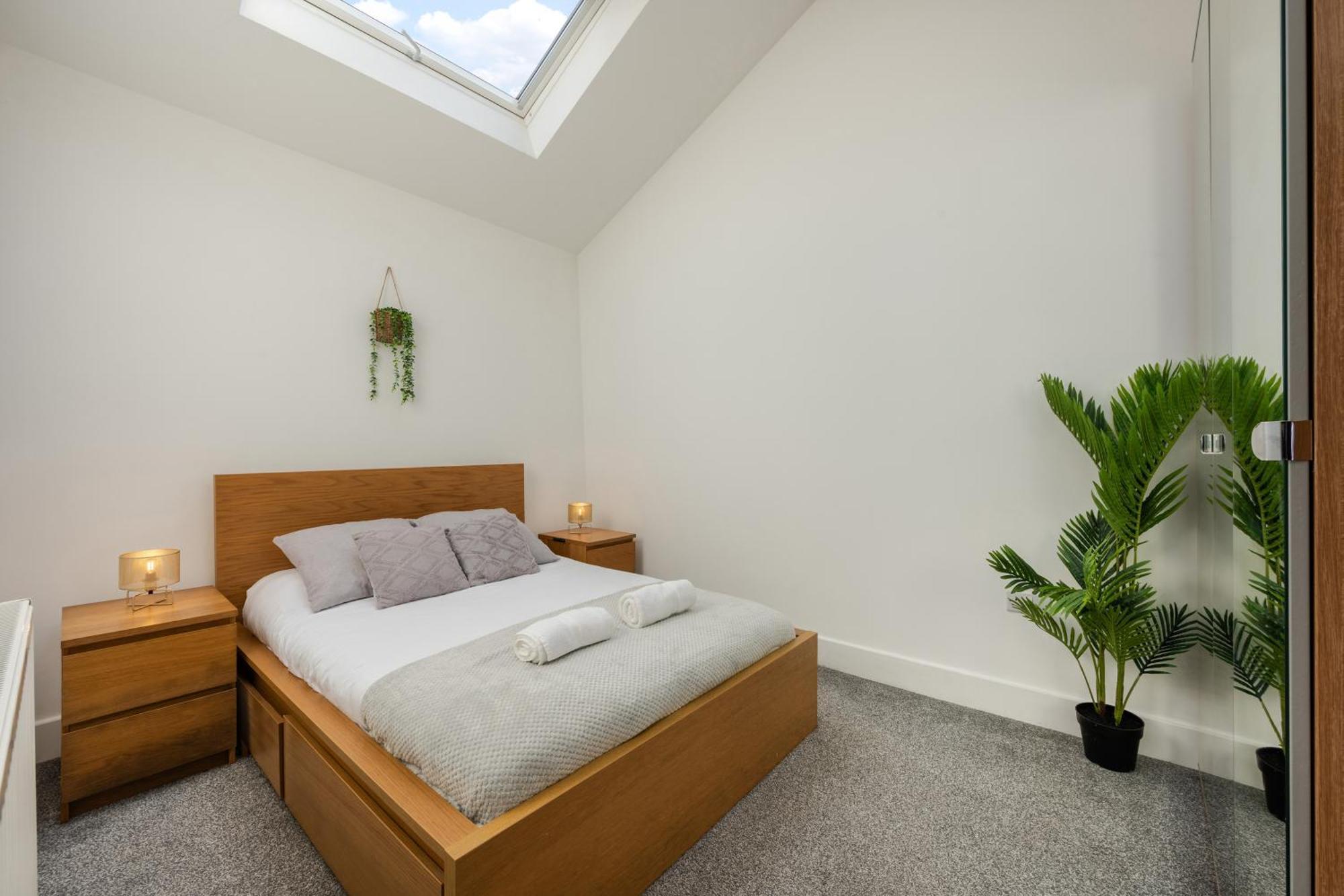 Apartment Stylish Two Bedroom By With Garden London