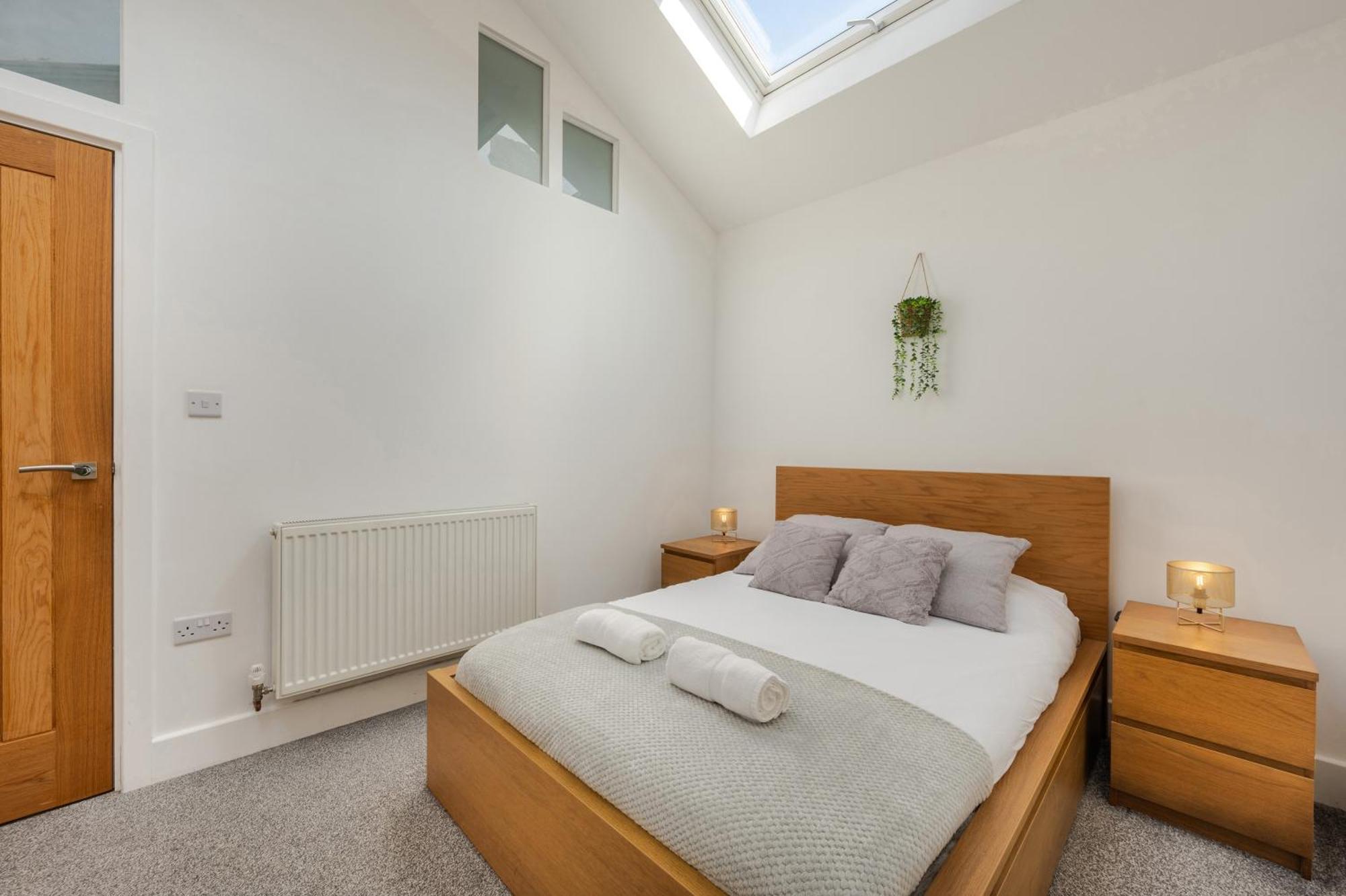 Appartement Stylish Two Bedroom By With Garden