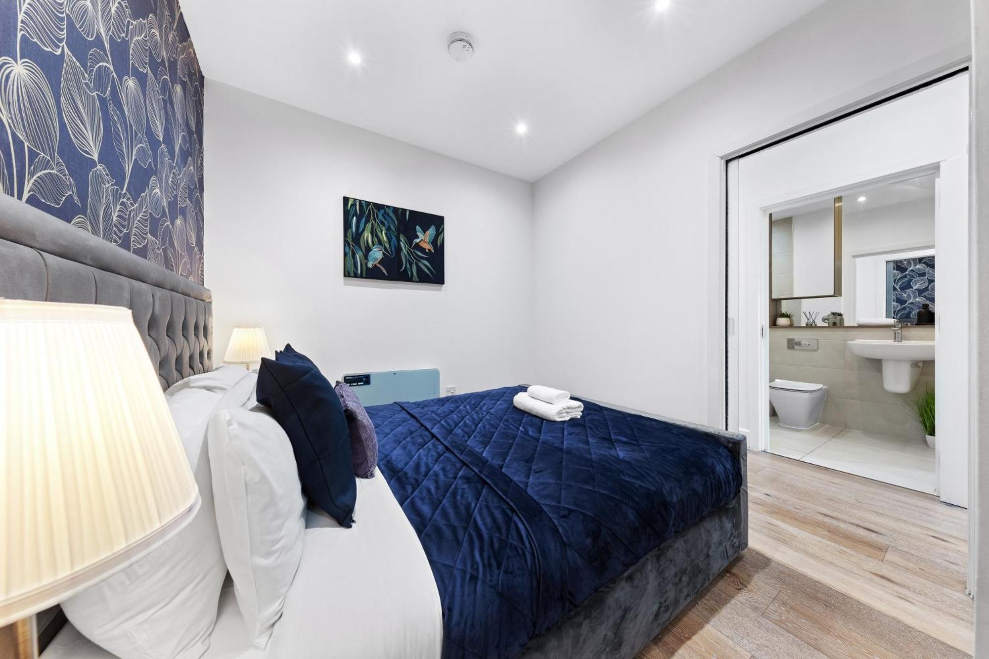 Modern One Bedroom Flat - Sleeps 5 -near Heathrow - Ub3