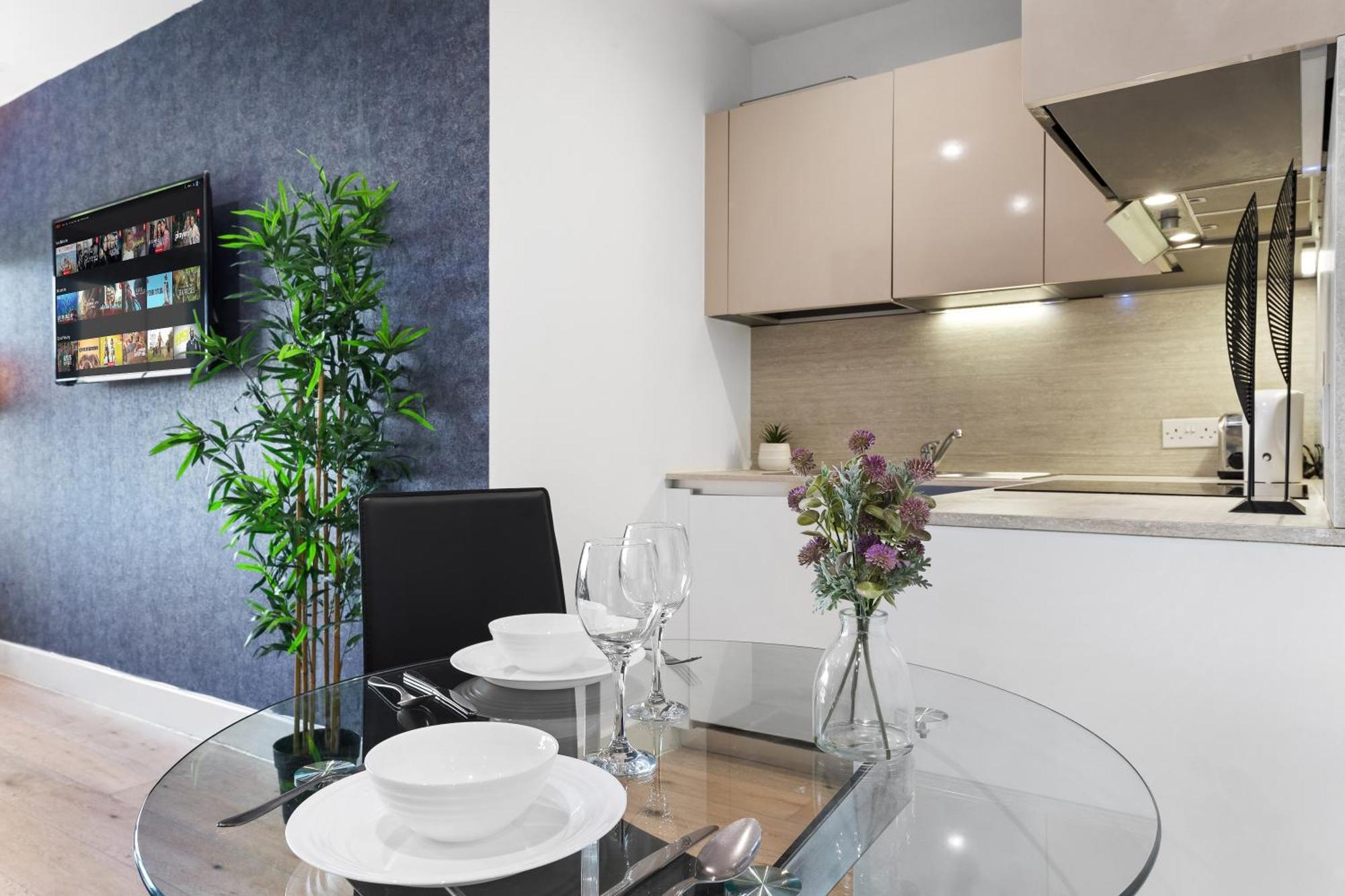 Modern One Bedroom Flat - Sleeps 5 -near Heathrow - Ub3