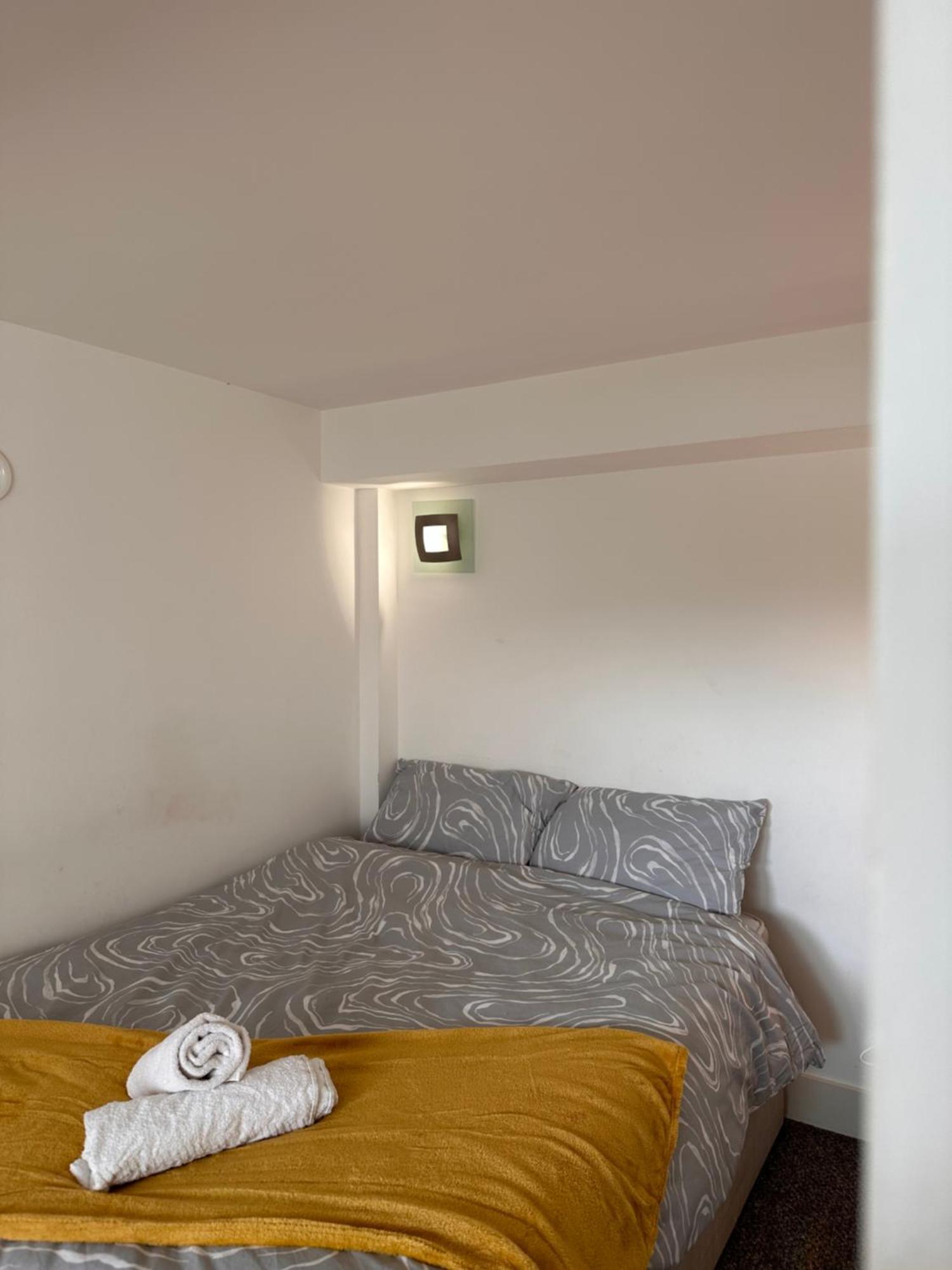 25 Percent Off Monthly 2bed Serviced Business & Family Guests Free Wifi & Netflix Sleeps 4! Appartement Londres