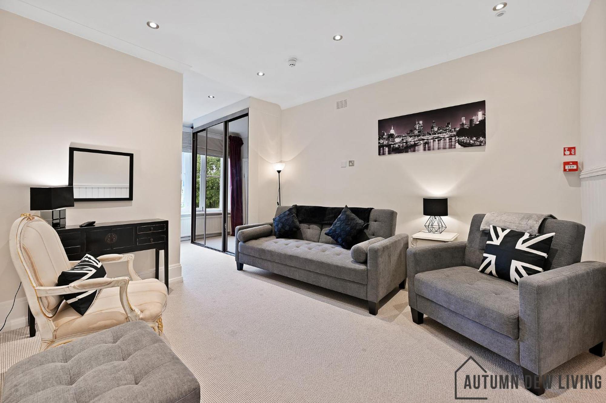 Beautiful 2 King Size Beds 2 Bath- Sleeps 5 In Earls Court * Londres
