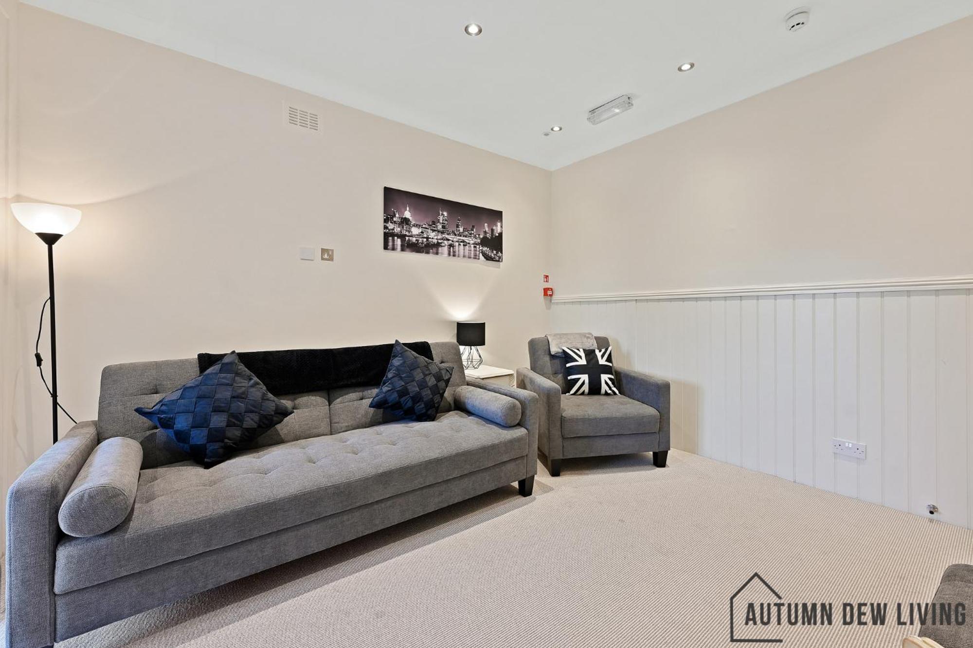 Beautiful 2 King Size Beds 2 Bath- Sleeps 5 In Earls Court Londres