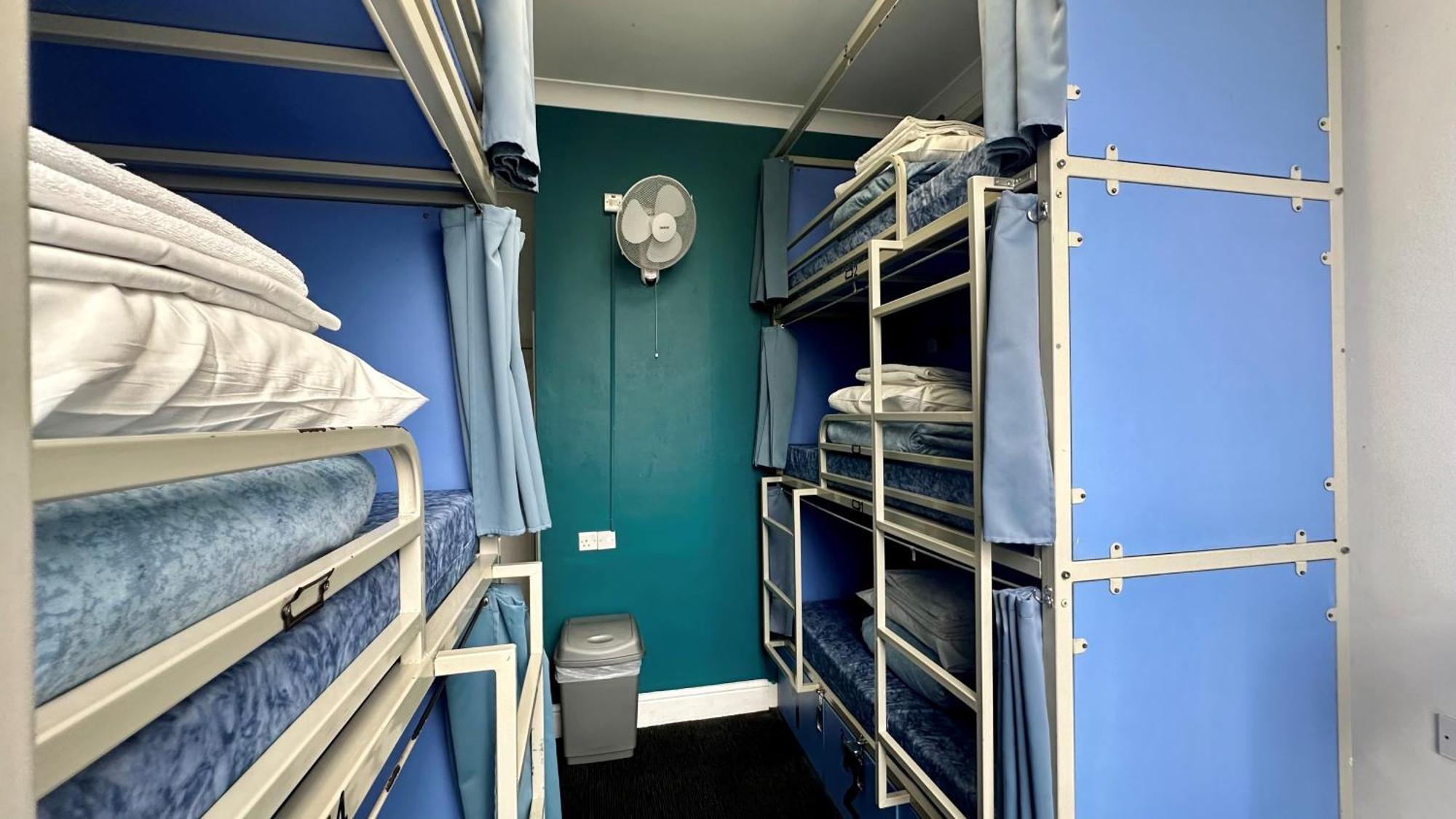 Smart Hyde Park View Hostal