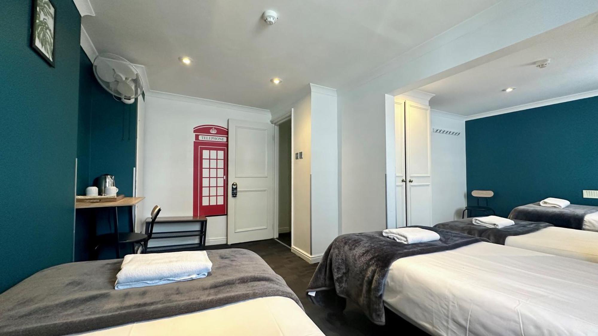 Smart Hyde Park View Hostal