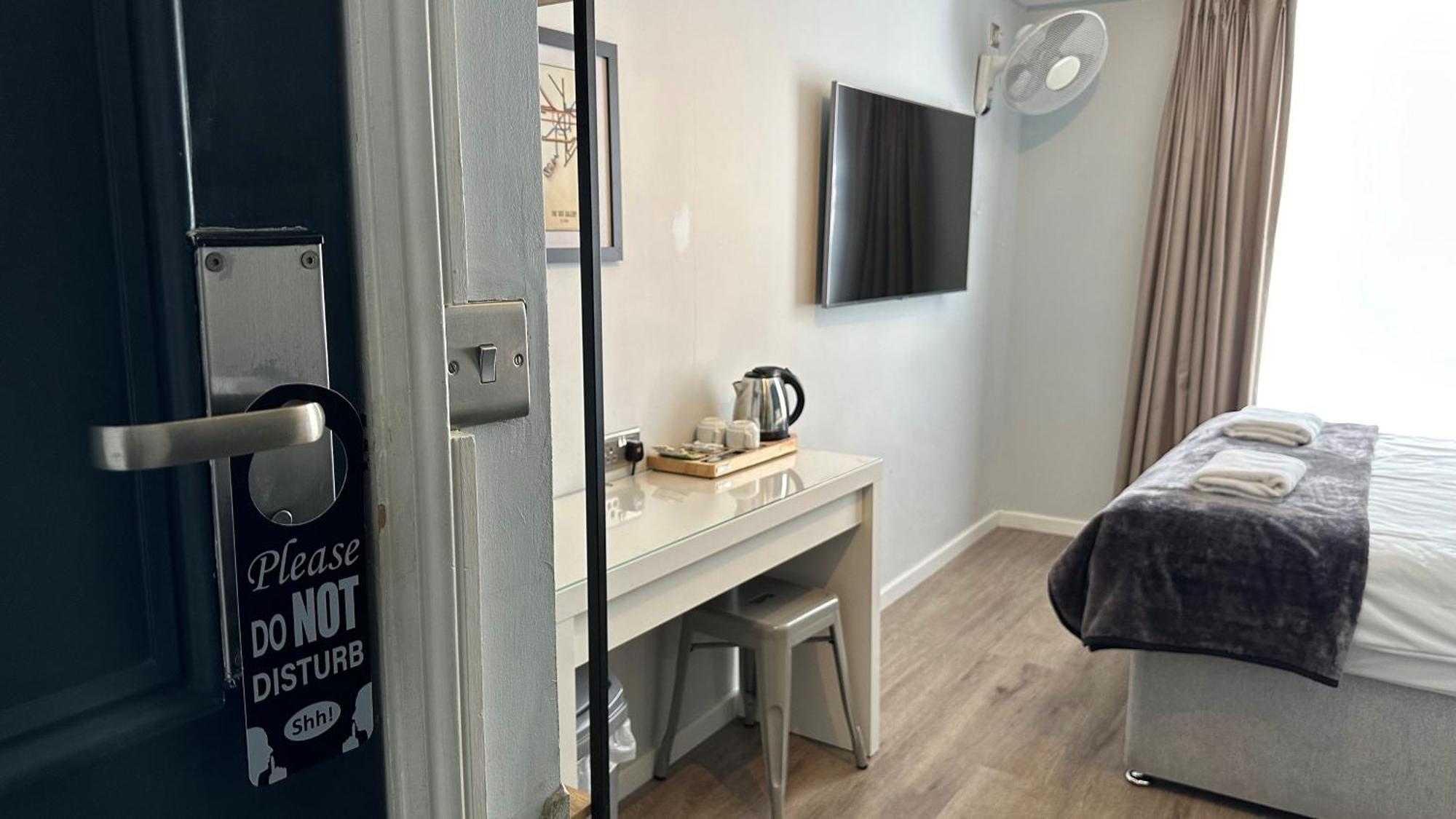 Smart Hyde Park View Hostal