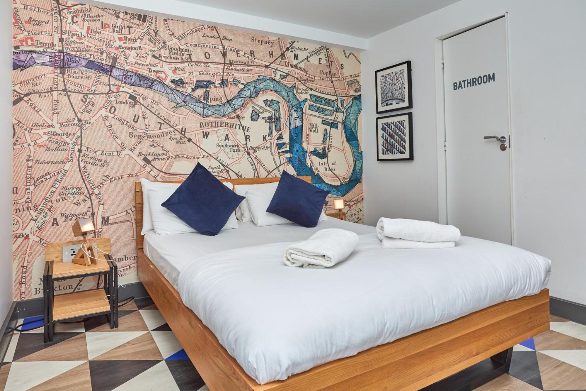 Hostal St Christopher's Bridge - The Village *
