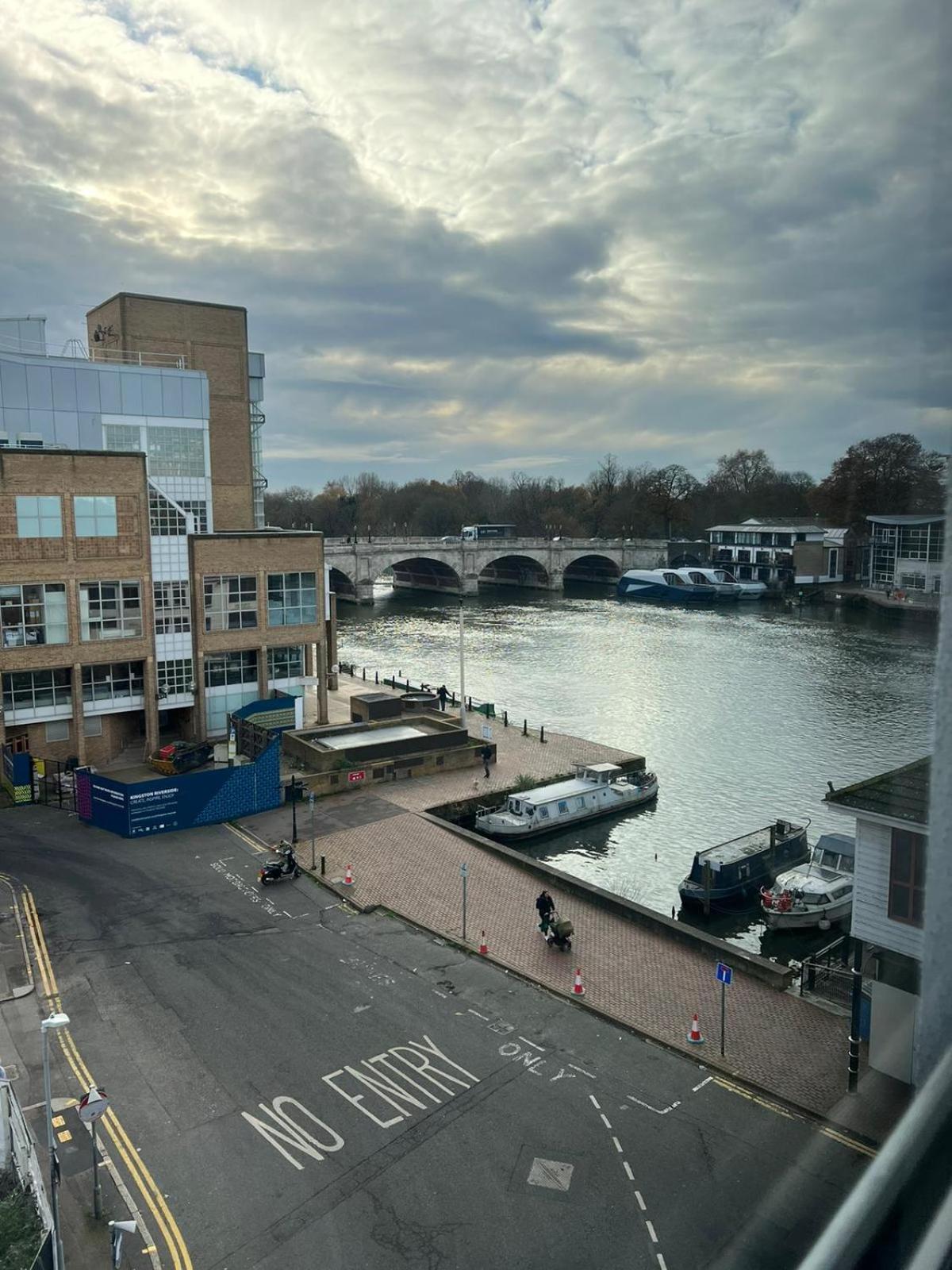 2bed Flat With The View/kingston