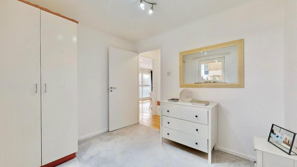 85 Tivoli Court, Rotherhithe Street, London, Se16 5ud Londres