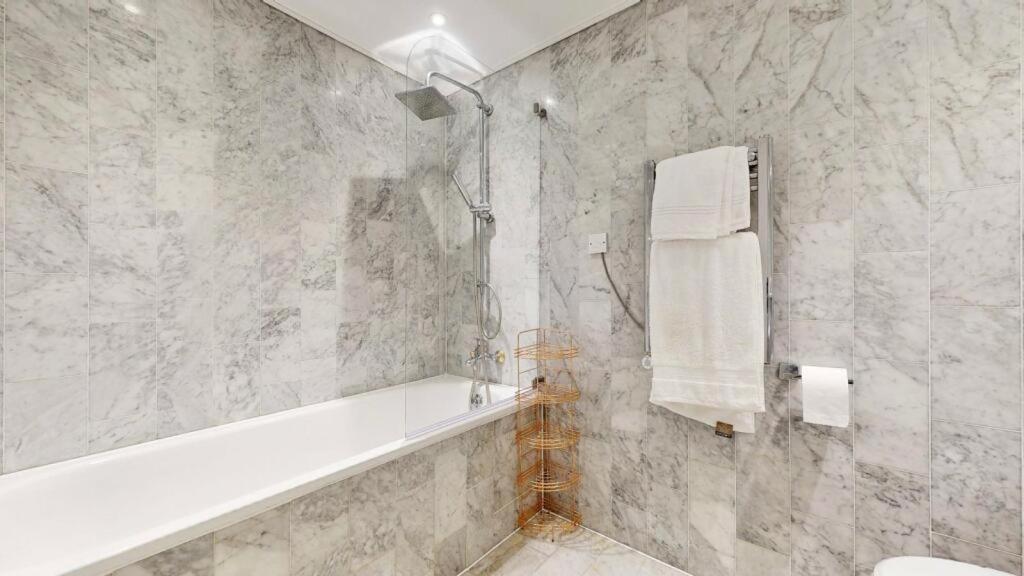 85 Tivoli Court, Rotherhithe Street, London, Se16 5ud Appartement Londres