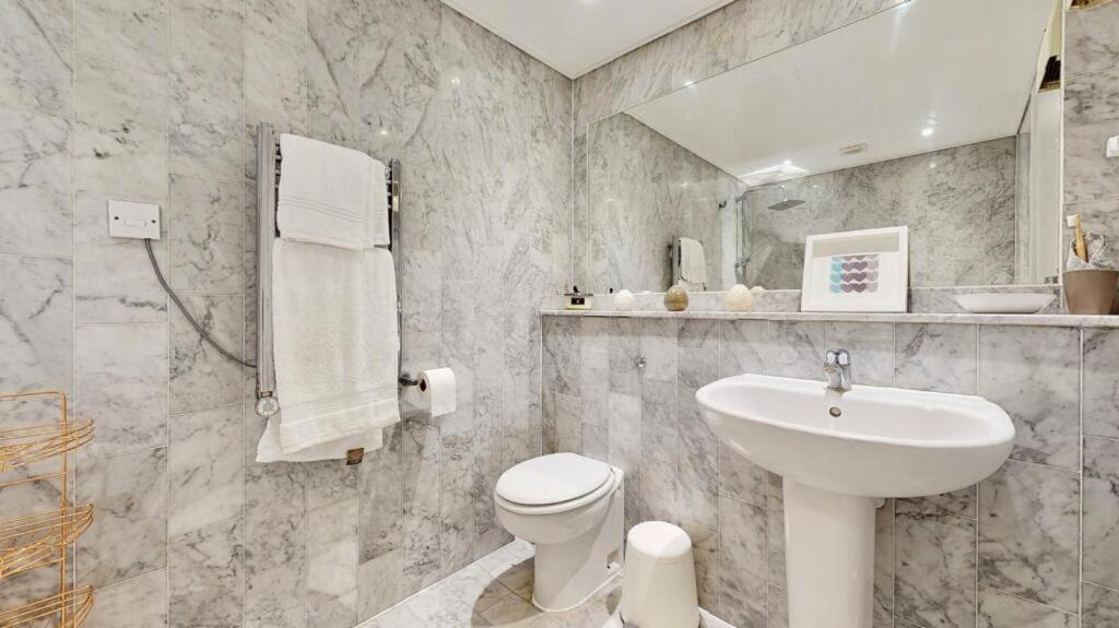 Appartement 85 Tivoli Court, Rotherhithe Street, London, Se16 5ud