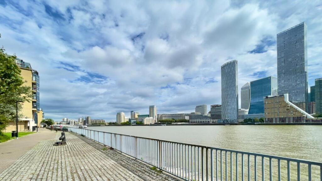 Appartement 85 Tivoli Court, Rotherhithe Street, London, Se16 5ud *