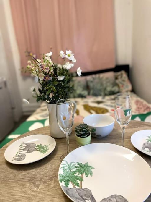 Homey Flat In Heart Of Apartamento *