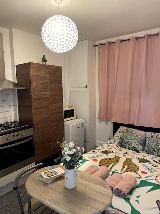 Homey Flat In Heart Of Apartamento